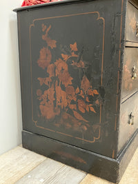 An Early 19th Century Chinoiserie Kneehole Desk