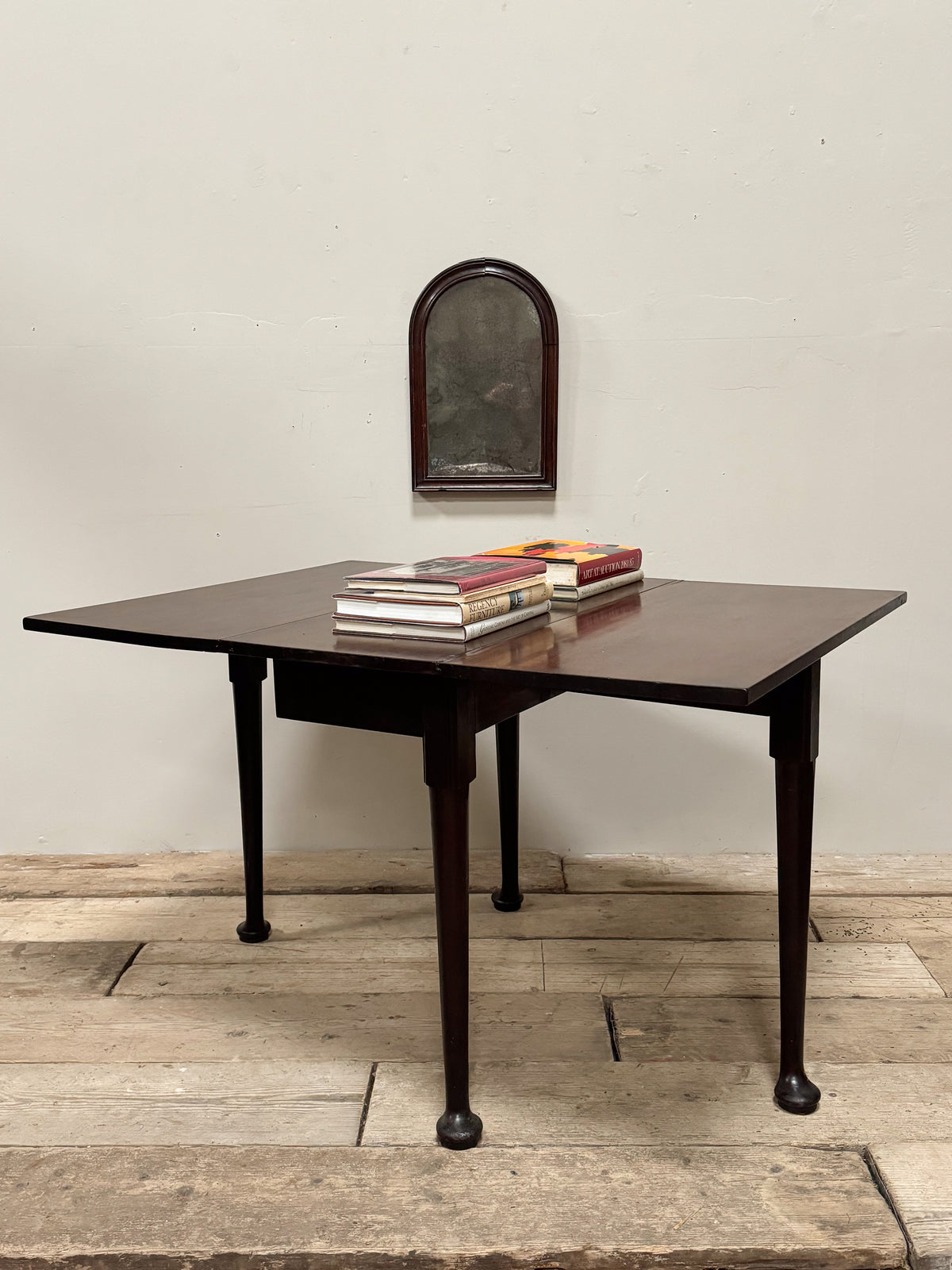 A George II Period Mahogany Gate Leg Table