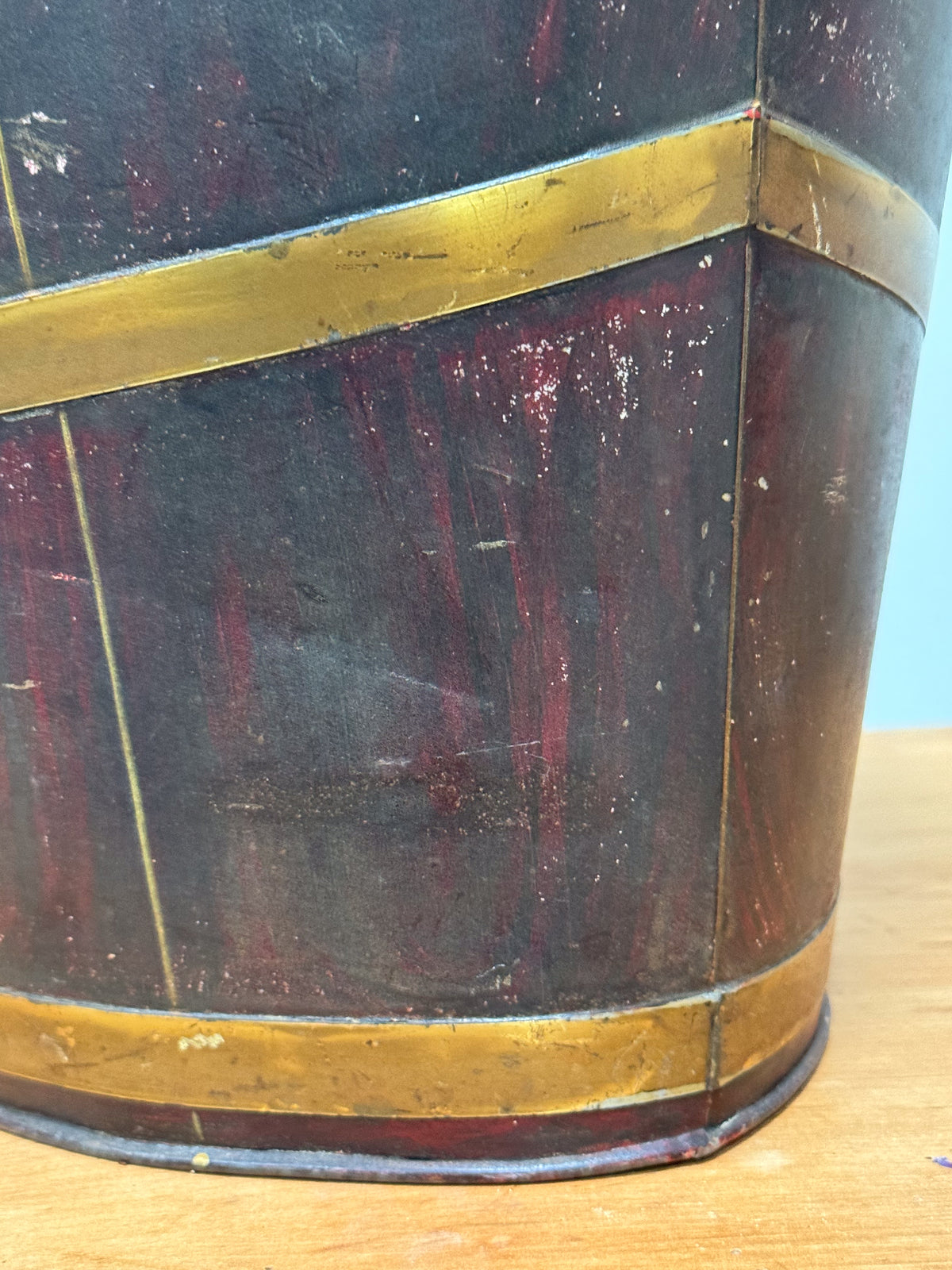 A Regency Toleware Bucket