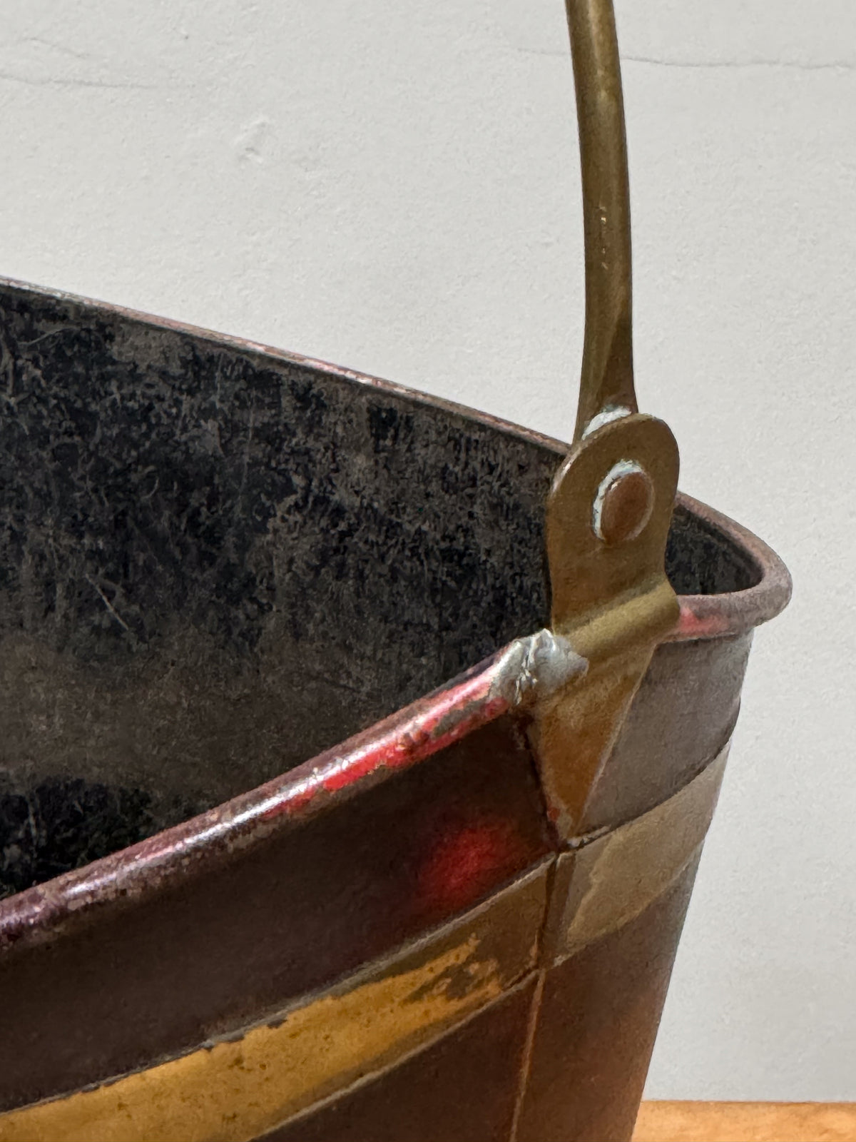 A Regency Toleware Bucket