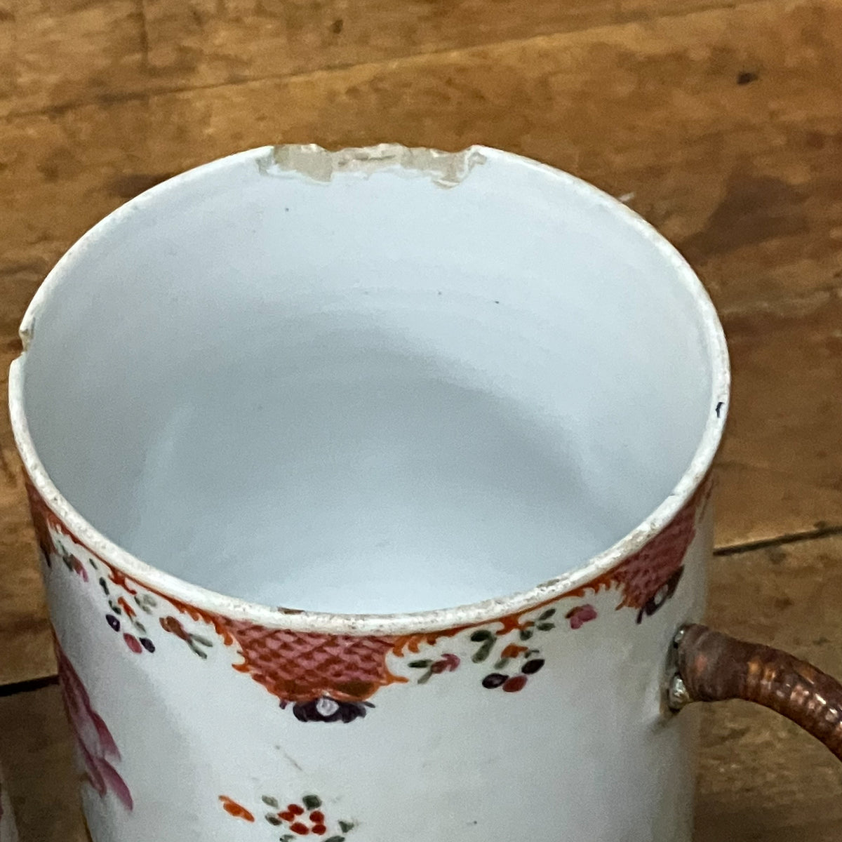 Two Qainlong Period Famille Rose Porcelain Mugs