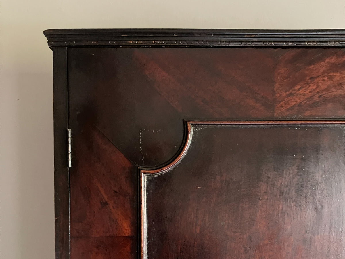 A george ii Mahogany Wall cupboard