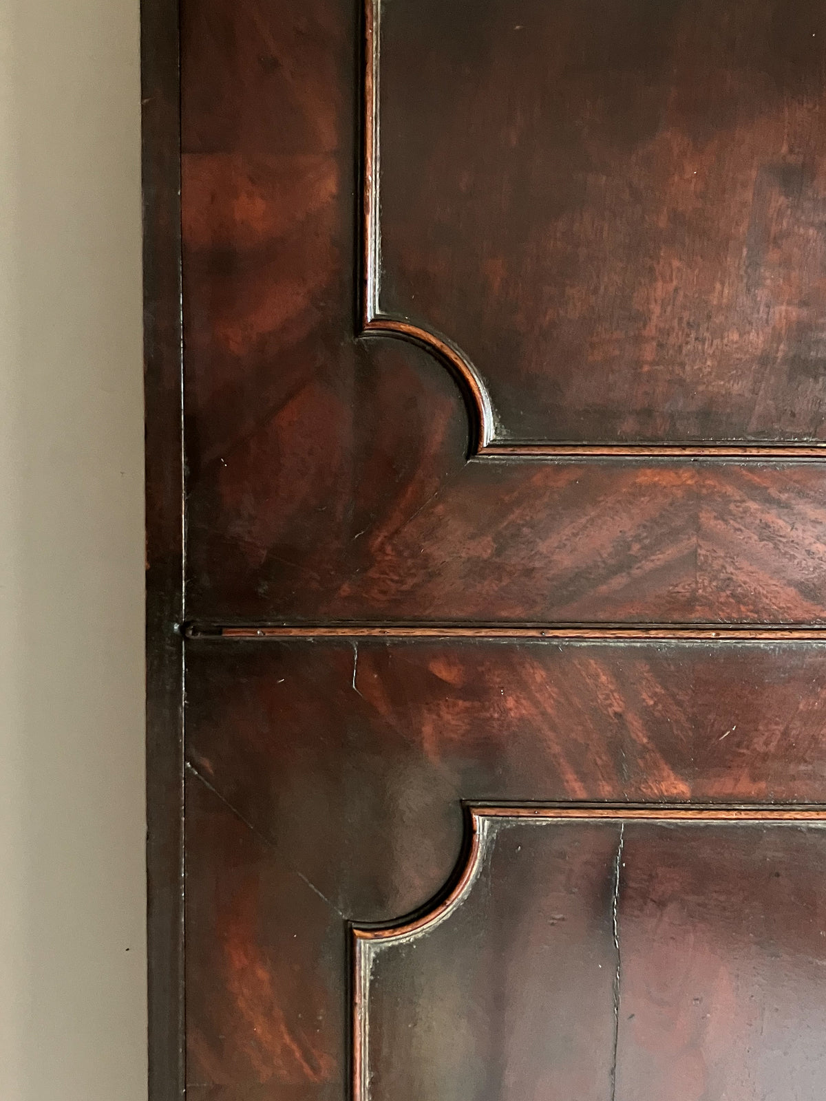 A george ii Mahogany Wall cupboard