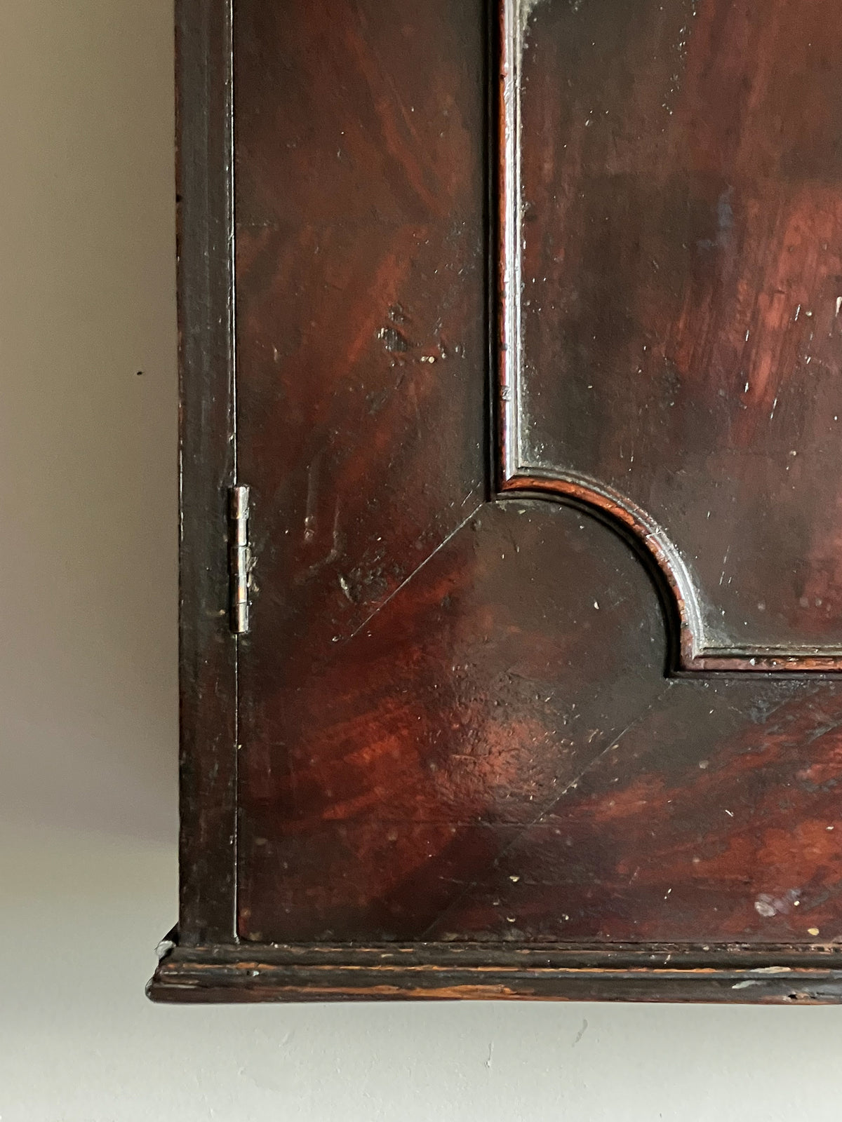 A george ii Mahogany Wall cupboard