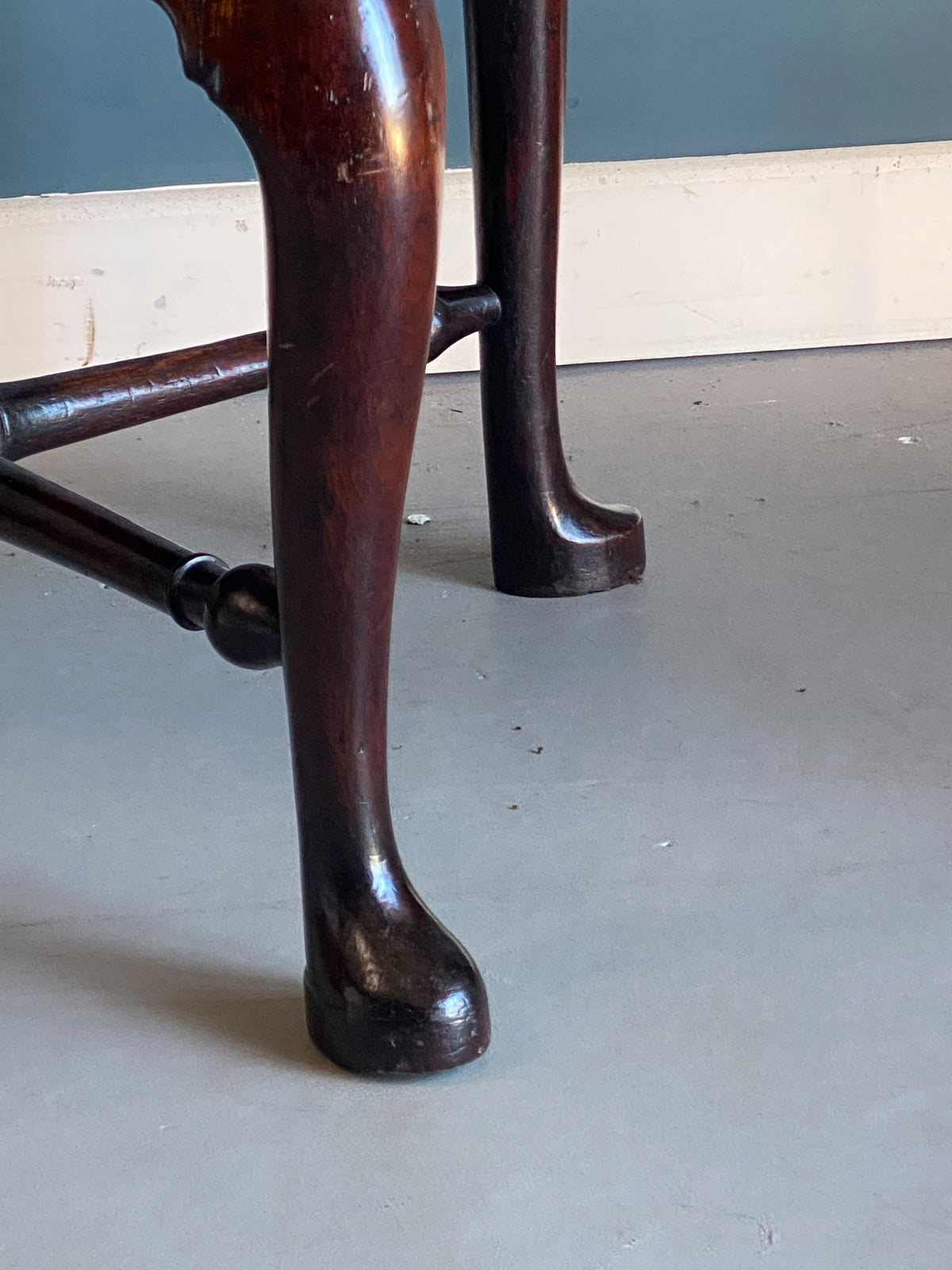 An Early 18th Century Walnut Corner Chair