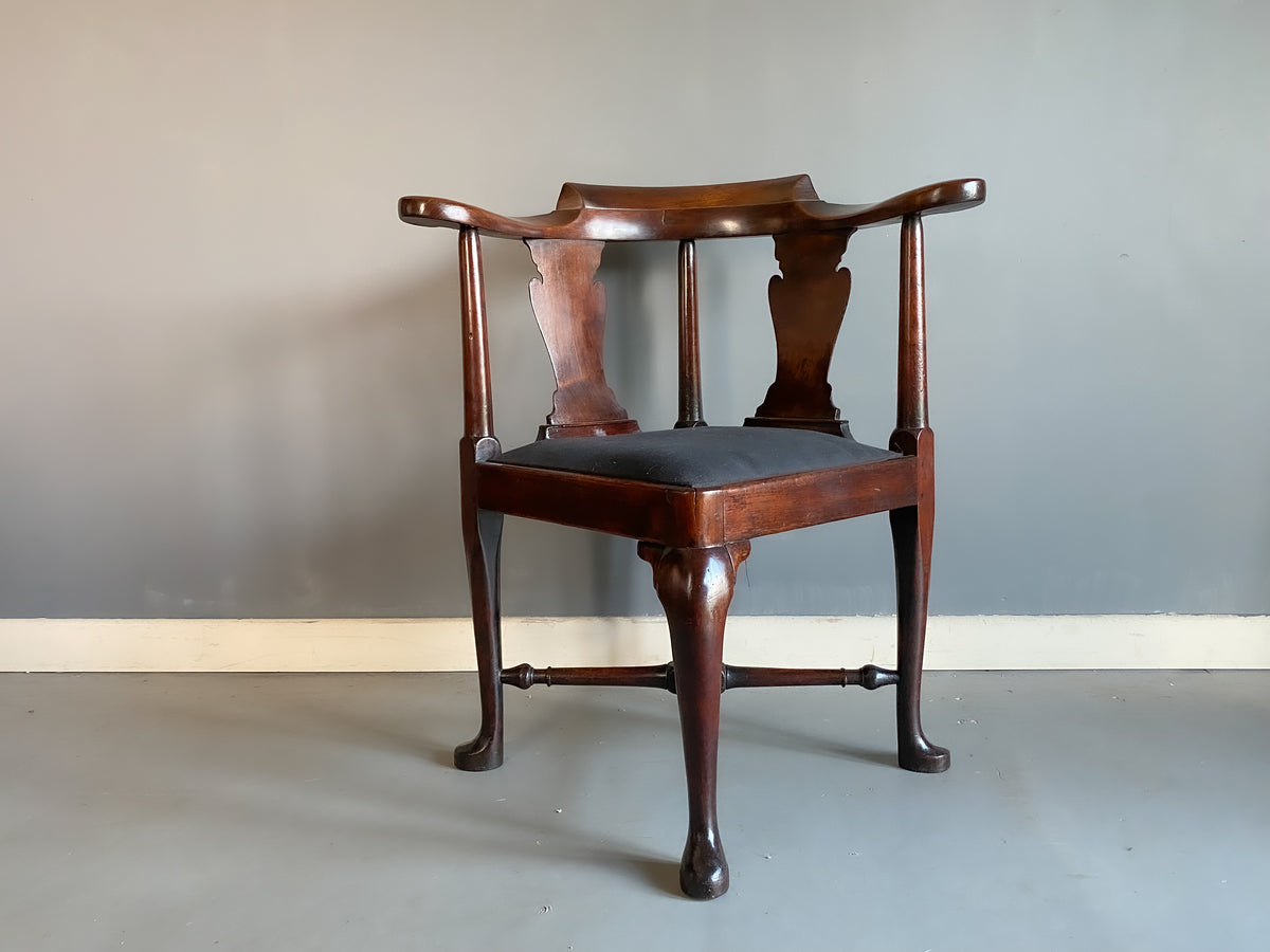 An Early 18th Century Walnut Corner Chair